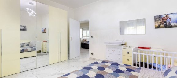 3 bedrooms Apartment in Turin, Italy No. 379754 5