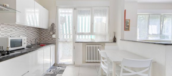 3 bedrooms Apartment in Turin, Italy No. 379754 4