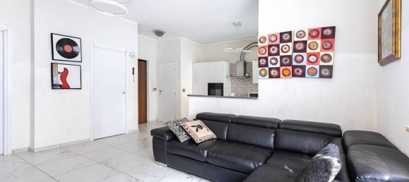 3 bedrooms Apartment in Turin, Italy No. 379754 11