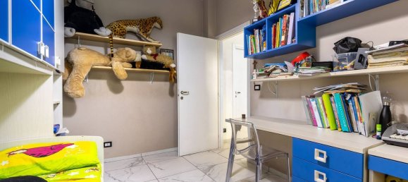 3 bedrooms Apartment in Turin, Italy No. 379754 9