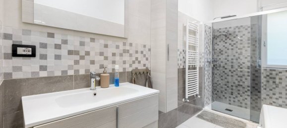 3 bedrooms Apartment in Turin, Italy No. 379754 16