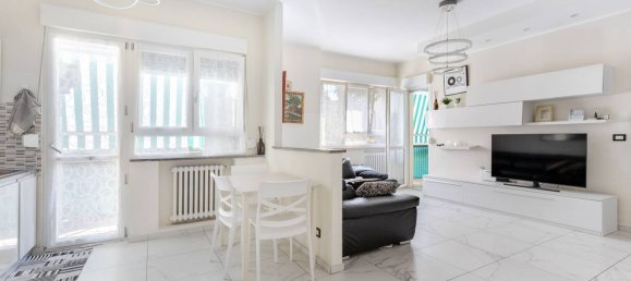 3 bedrooms Apartment in Turin, Italy No. 379754 2