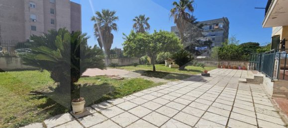 3 rooms Apartment in Pozzuoli, Italy No. 31057 2