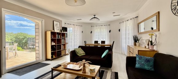 5 bedrooms House in Meze, France No. 281993 9