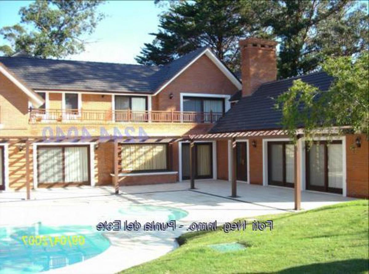 6 bedrooms House in Punta del Este, Uruguay No. 2521