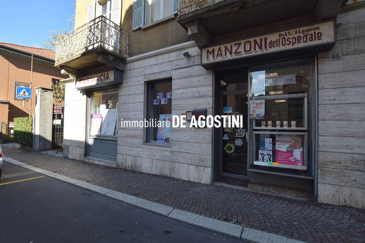 Propriété commerciale à Arona, Italy 100m² No. 78064