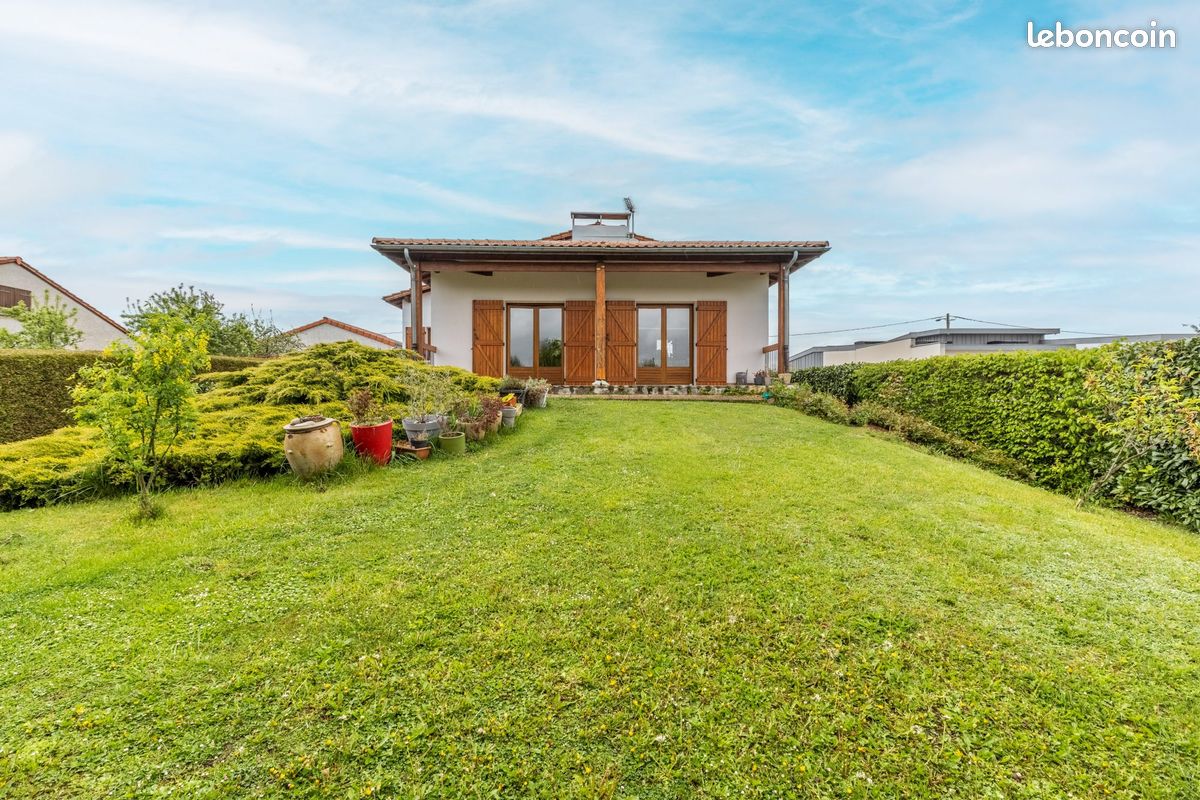 4 bedrooms House in Puy-de-Dome, France No. 339294