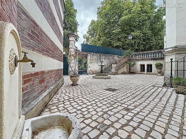 5 bedrooms House in Tours, France No. 311320