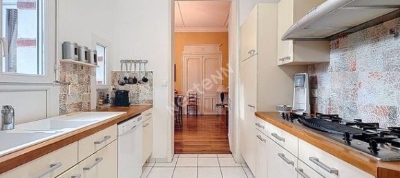 5 bedrooms House in Tours, France No. 311320 14