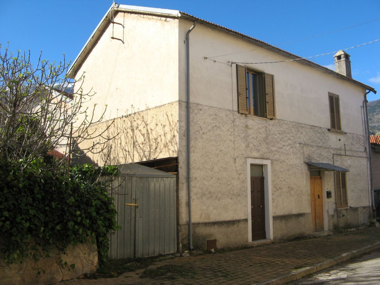4 rooms House in Salle, Italy No. 149528