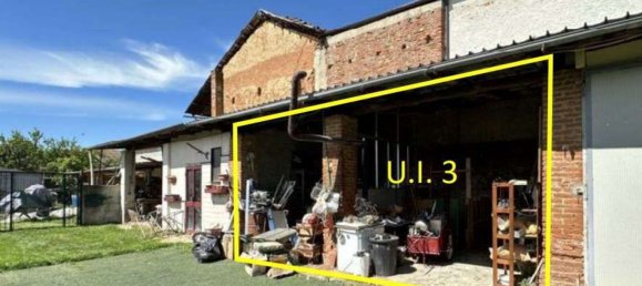 3 rooms Apartment in Livorno Ferraris, Italy No. 51301 3