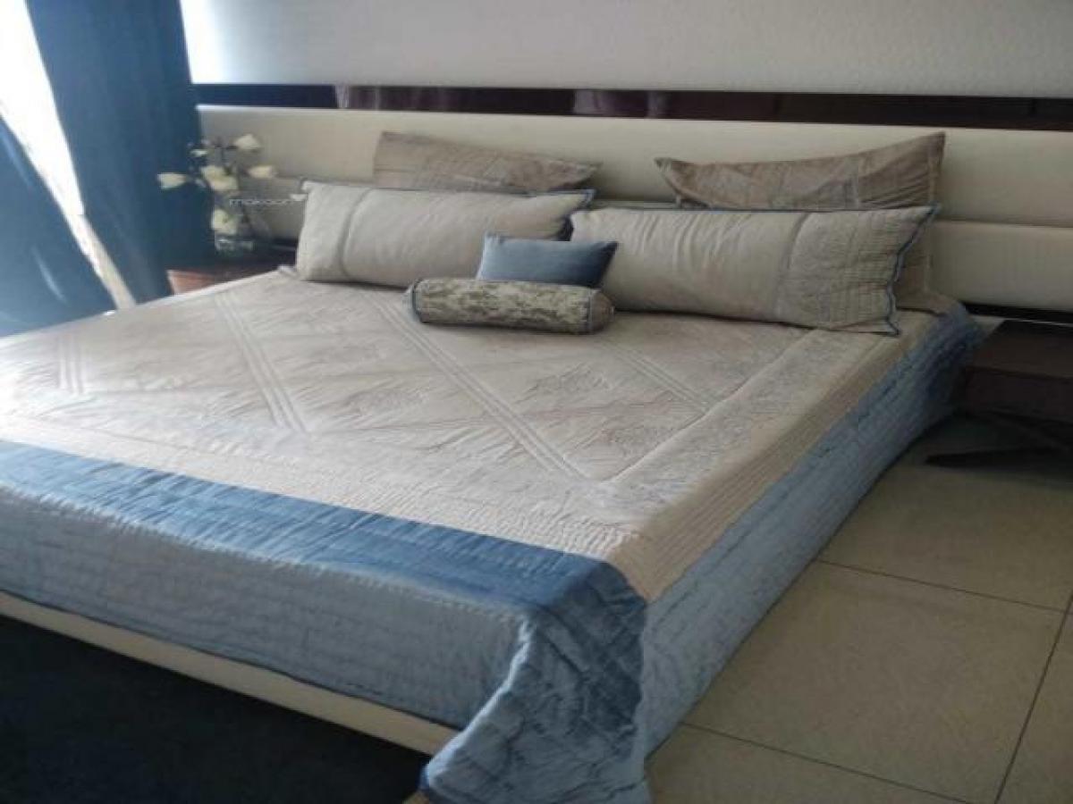 2 bedrooms House in Noida, India No. 65039