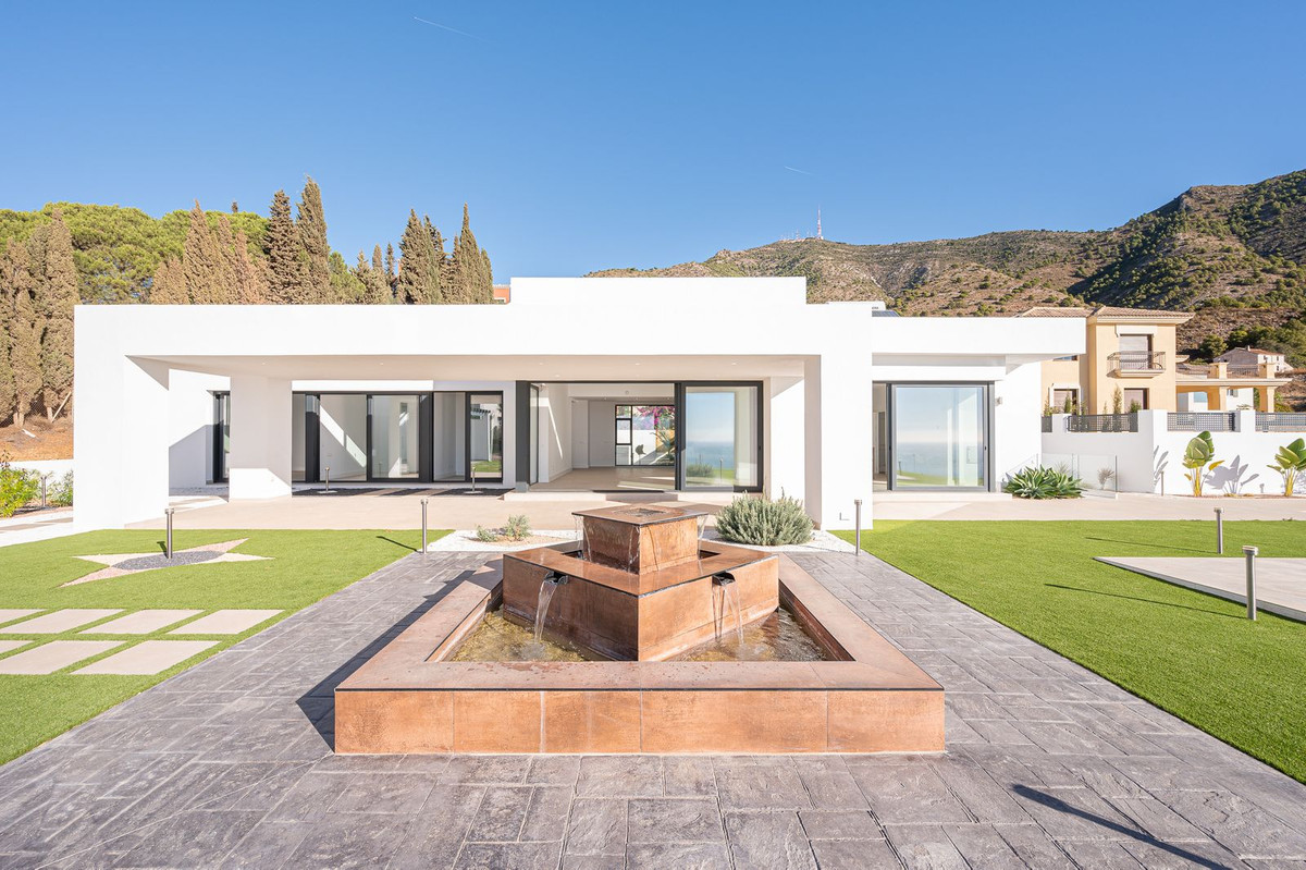 4 bedrooms Villa in Mijas, Spain No. 272889