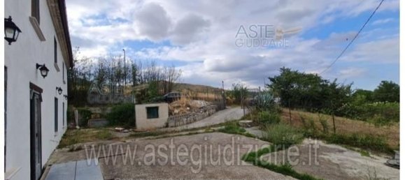 5 Schlafzimmer Haus in Castiglione a Casauria, Italy, Nr. 356047 3