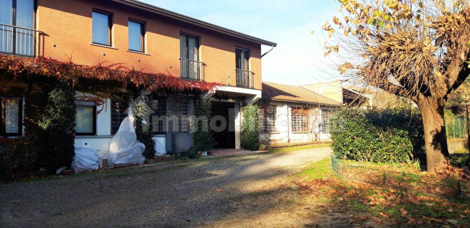 Вилла с 5 спальнями в Арсаго Сеприо, Италия № 224965