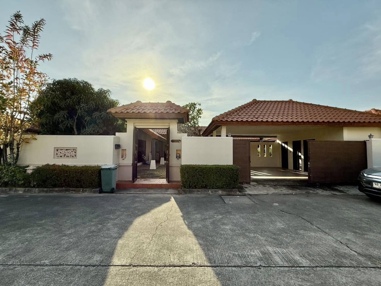 3 bedrooms House in Bang Lamung, Thailand No. 27175