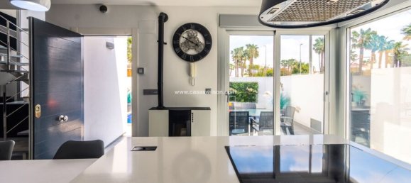 3 bedrooms House in Daya Vieja, Spain No. 129363 11