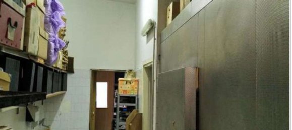 330m² Commercial property in Legnano, Italy No. 156335 2