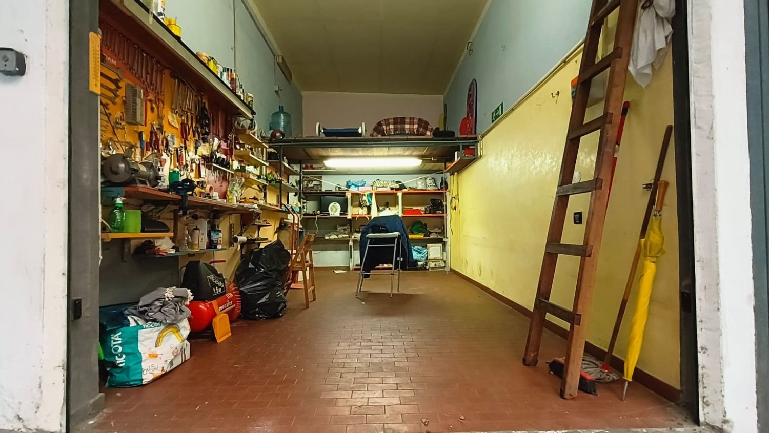 17m² Garage in Genoa, Italy No. 299325
