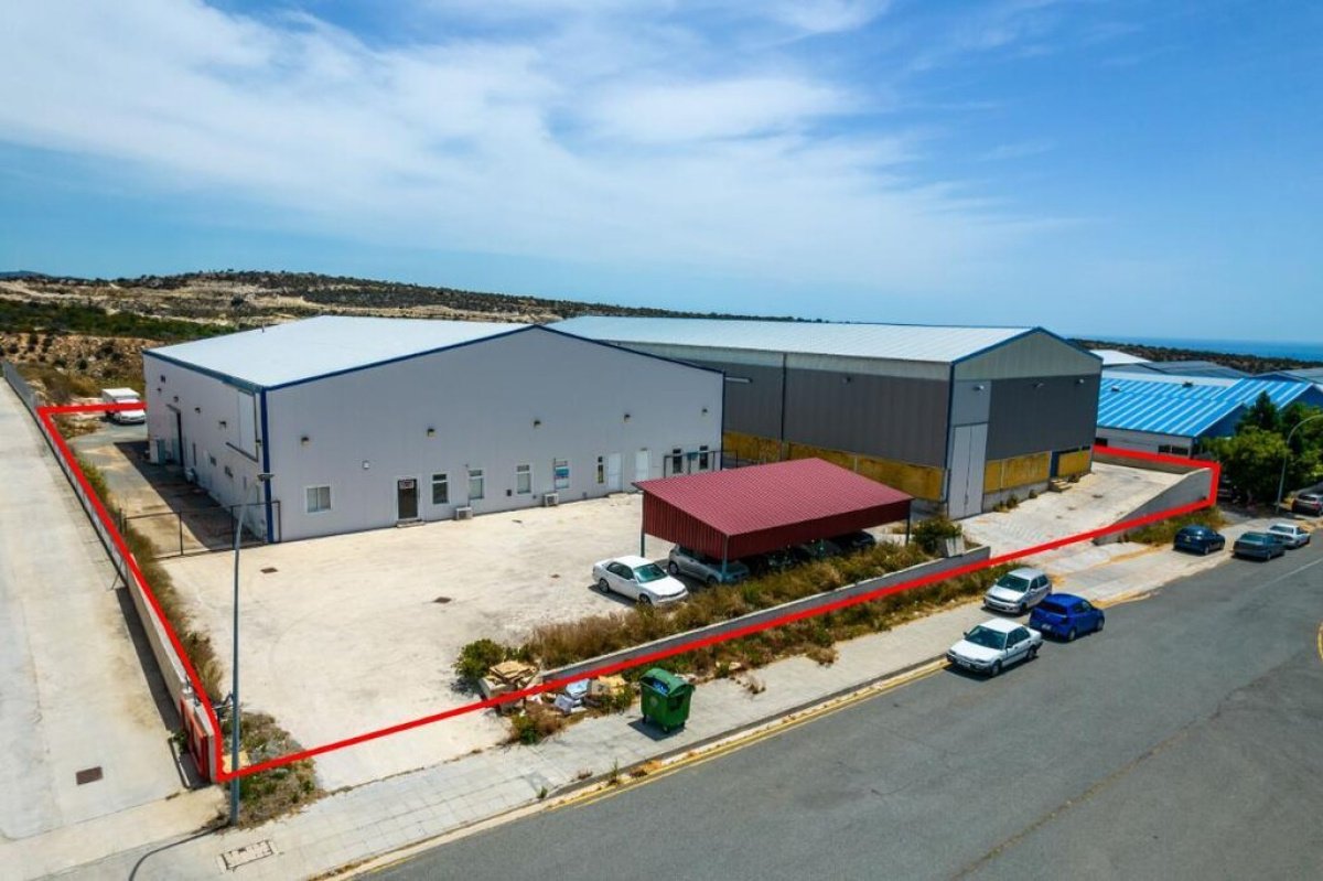 1870m² propriété commerciale à vendre à Limassol, Cyprus № 24460