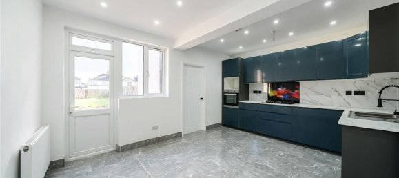 6 bedrooms House in Harrow, United Kingdom No. 12178 23