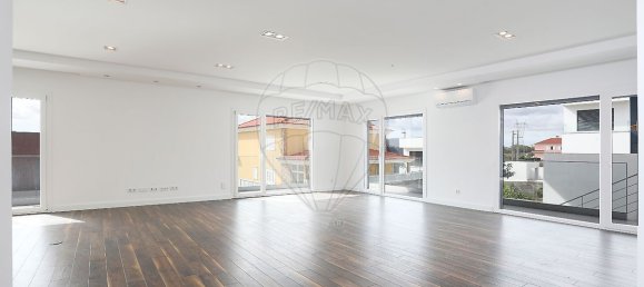 5 bedrooms House in Loures, Portugal No. 47444 18