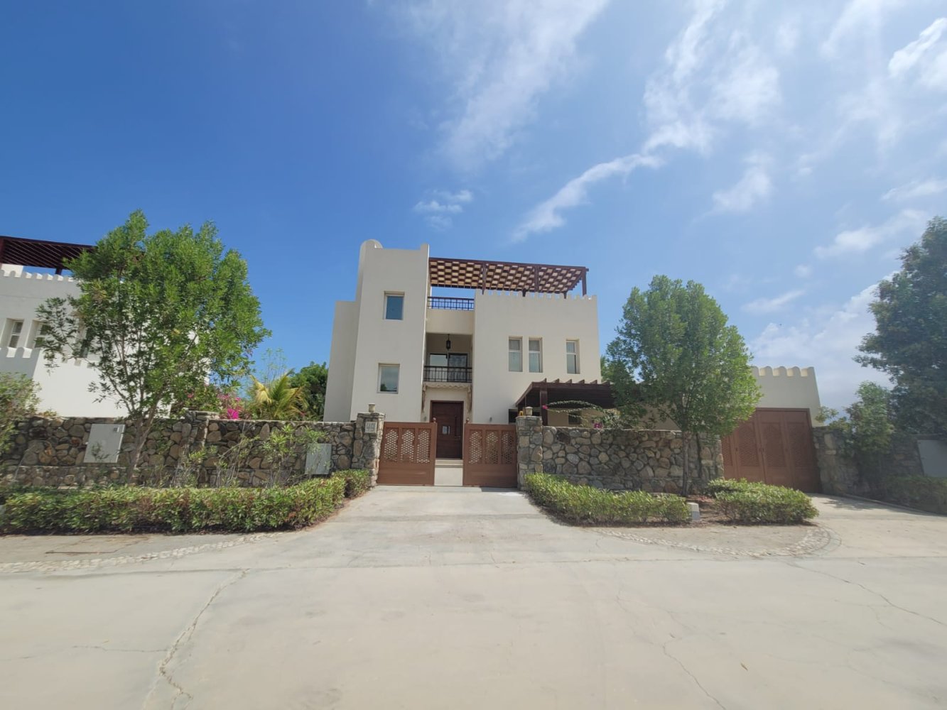 6 bedrooms Villa in Muscat, Oman No. 1198