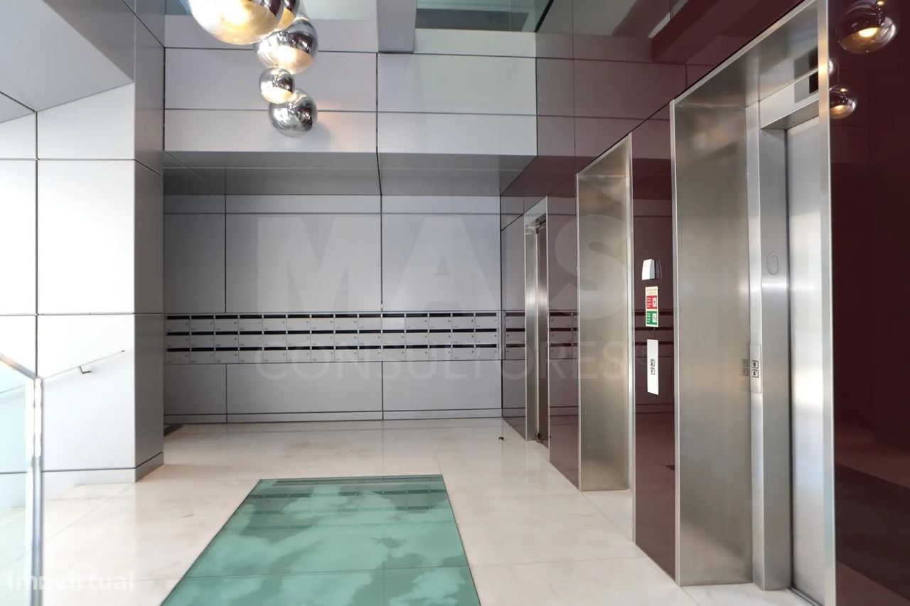 Apartamento de 4 dormitorios en Lisbon, Portugal No. 80831