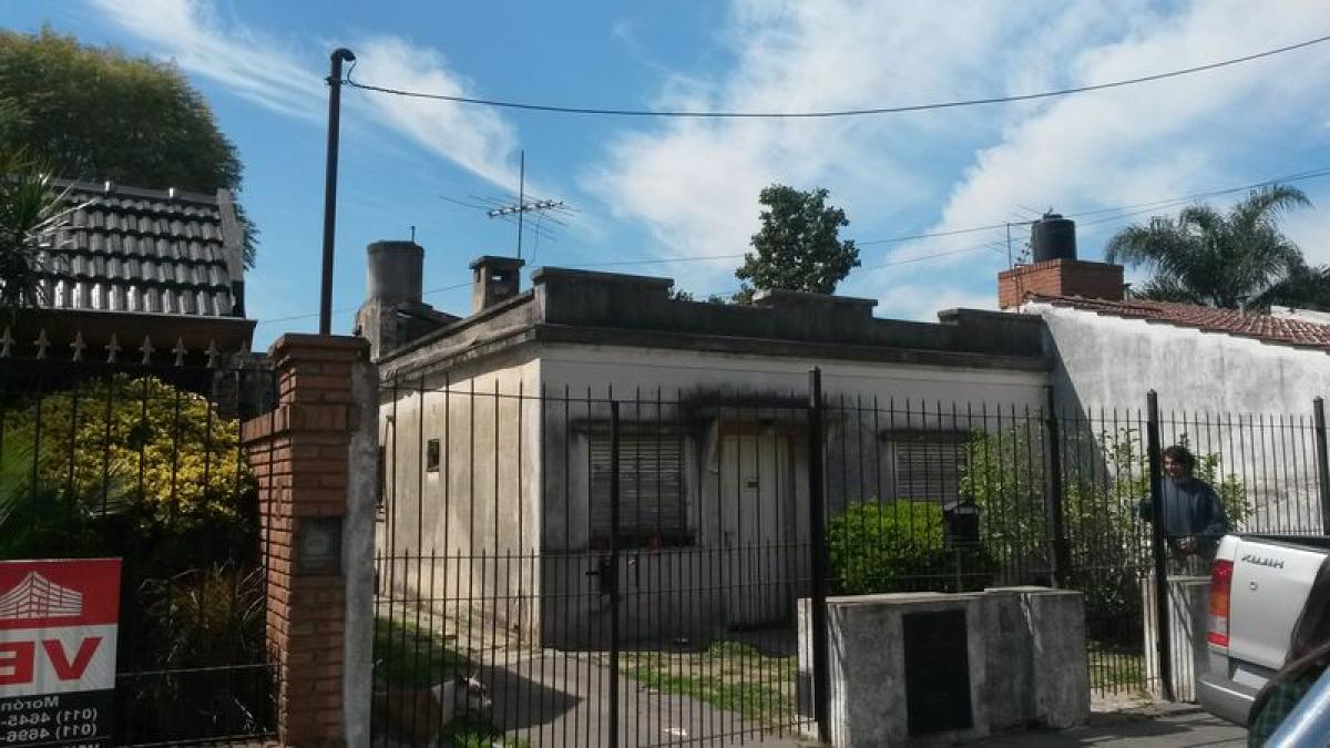 3 bedrooms House in Moron, Argentina No. 98536