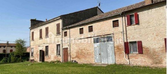 6 bedrooms Apartment in Ferrara, Italy No. 19576 5