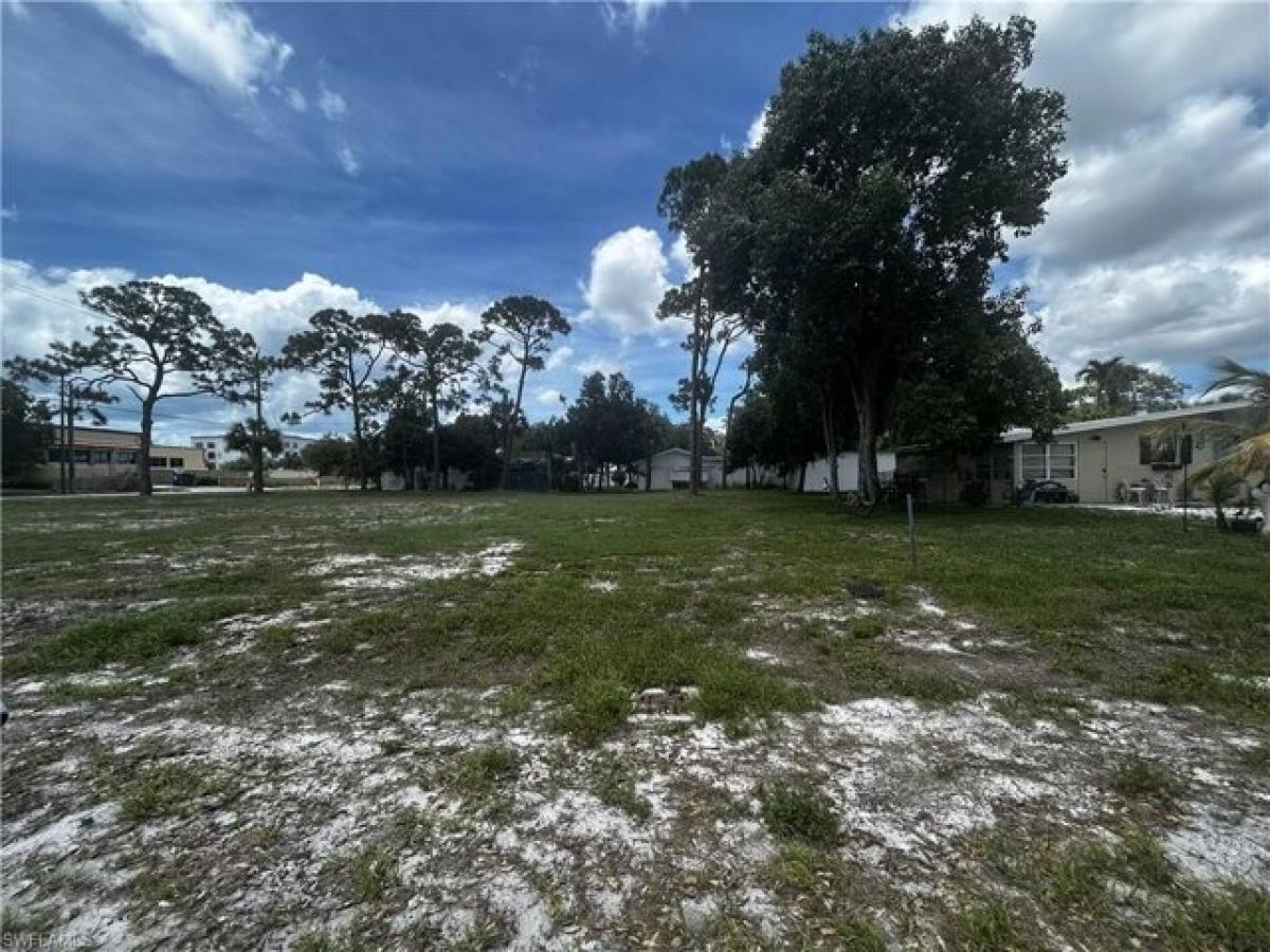  Land in Naples, USA No. 493720