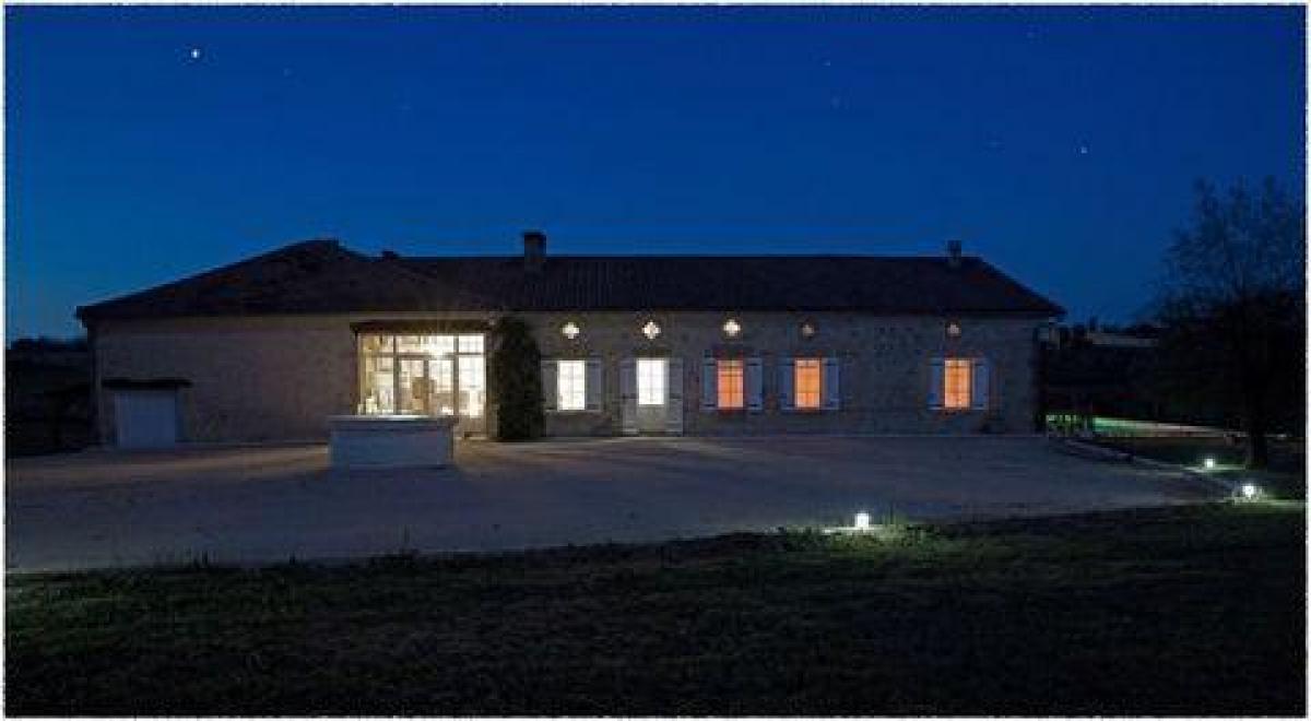 Casa de 6 dormitorios en Marmande, France No. 8192