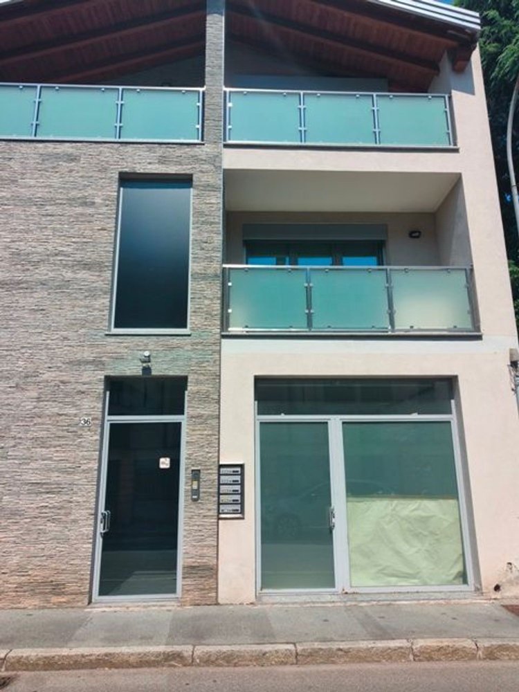 142m² Warehouse in Parabiago, Italy No. 284988