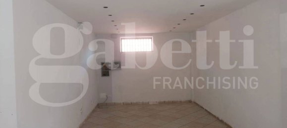 Коммерческая недвижимость с 2 комнатами в Приверно, Италия № 299672 10