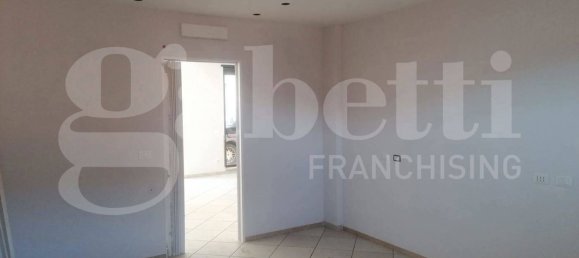 Коммерческая недвижимость с 2 комнатами в Приверно, Италия № 299672 5