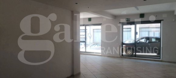 Коммерческая недвижимость с 2 комнатами в Приверно, Италия № 299672 3