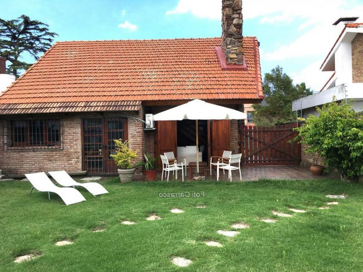 3 bedrooms House in Montevideo, Uruguay No. 11504