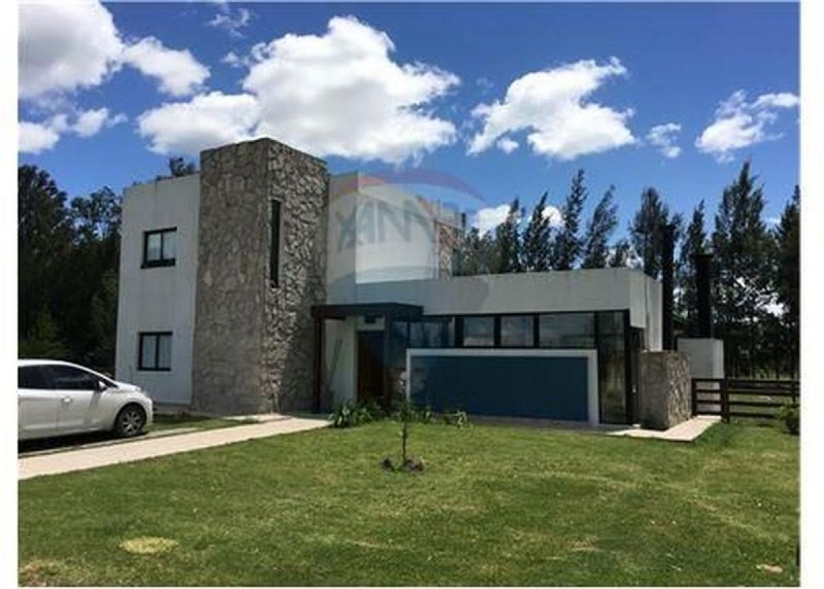 3 bedrooms House in Brandsen, Argentina No. 52259