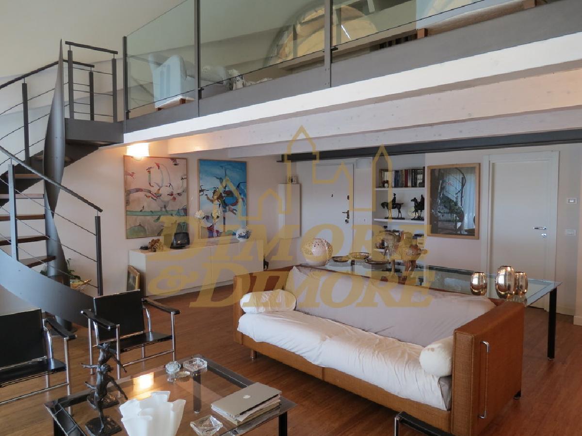 Ático de 2 dormitorios en Verbania, Italy No. 150345