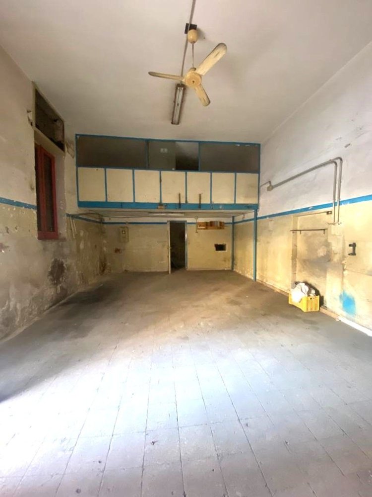 70m² Commercial property in Foggia, Italy No. 172216