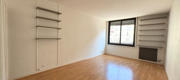 Estúdio em Suresnes, France N.º 307747 2