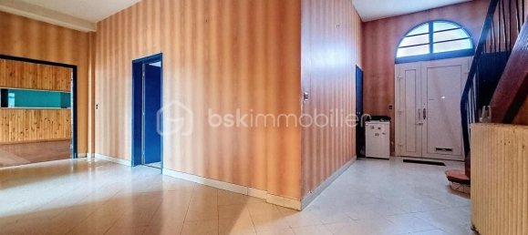 6 bedrooms House in Cambrai, France No. 57355 4