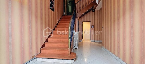 6 bedrooms House in Cambrai, France No. 57355 3