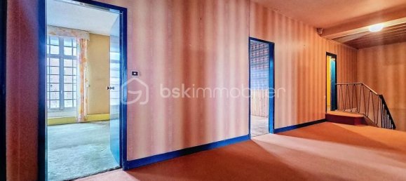 6 bedrooms House in Cambrai, France No. 57355 12