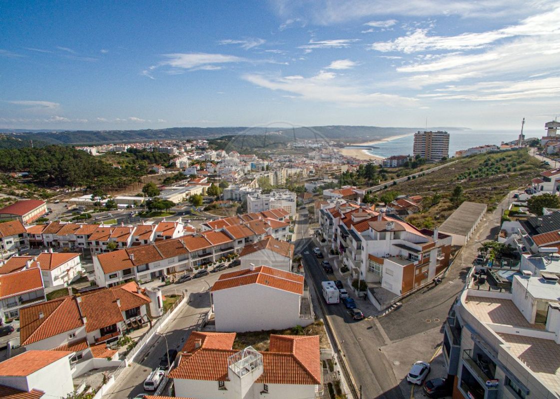 253m² Land in Nazare, Portugal No. 68600