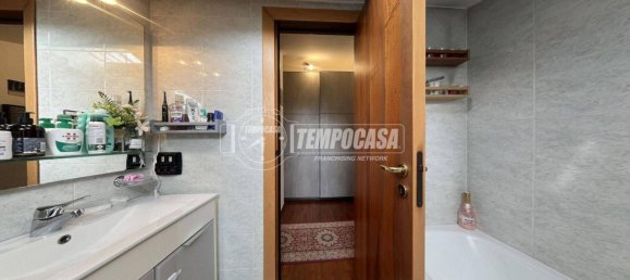 2 Schlafzimmer Wohnung in Parabiago, Italy, Nr. 310225 4