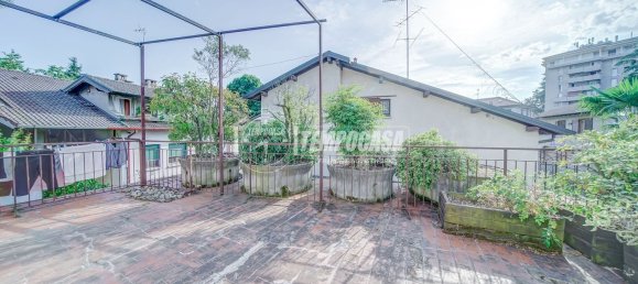 4 rooms Villa in Somma Lombardo, Italy No. 334190 3