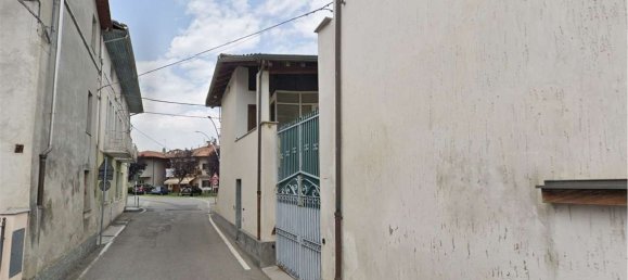 6 rooms House in Lusigliè, Italy No. 211851 2