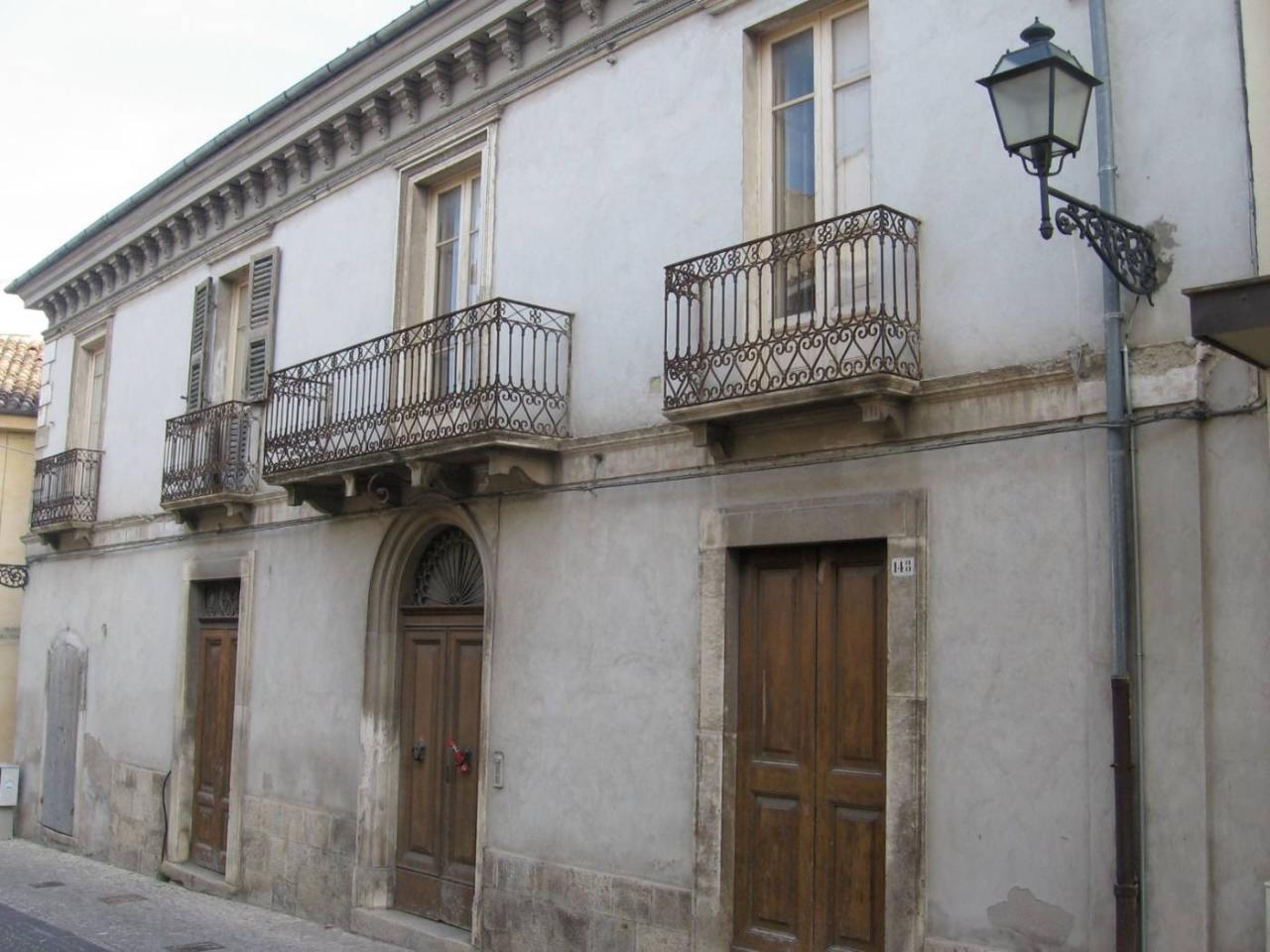 Дом с 6 комнатами в Торре де Пассери, Италия № 21800