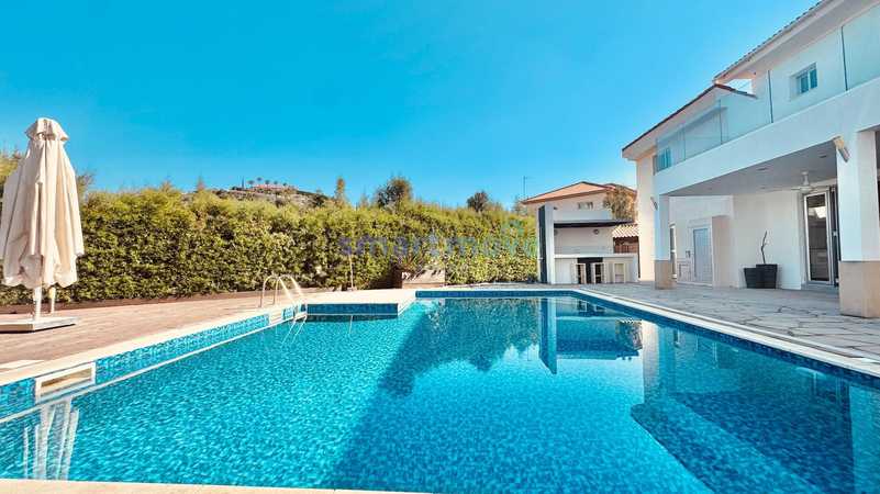 Imóvel comercial T4 em Parekklisia, Cyprus N.º 19859